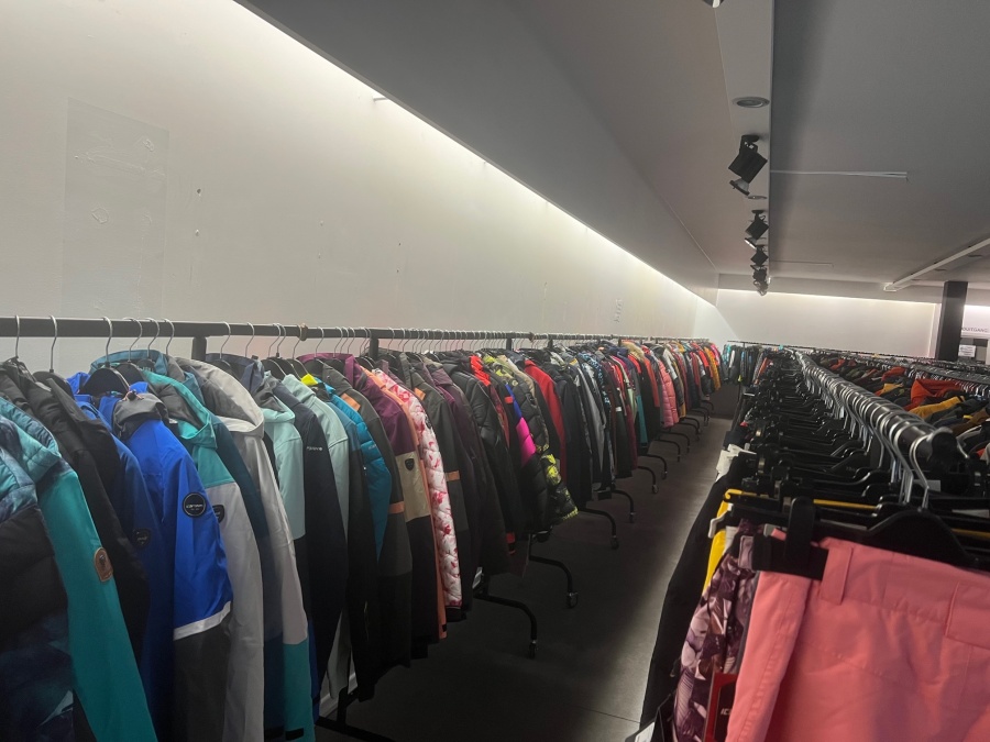 Pop-up store met stockverkoop winterkleding aan ronde prijzen - 2