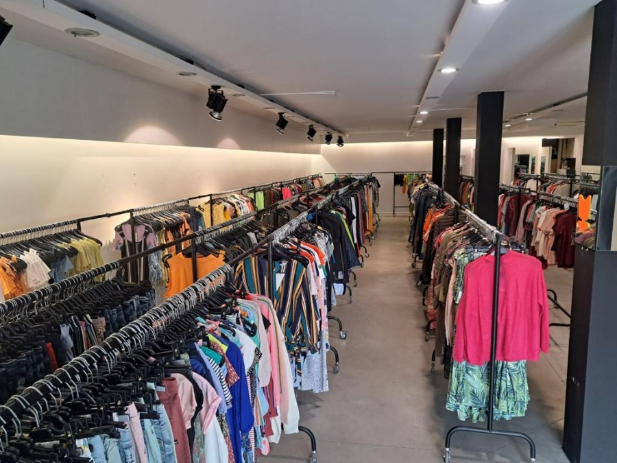 LAATSTE WEEK opening van onze Pop-up store R&C met stockverkoop kleding aan 10 euro/ stuk - 2