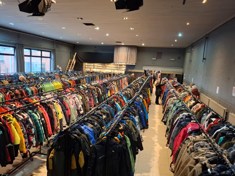 WEGENS SUCCES ! Nieuwe stockverkoop ski- en outerwear  - 2