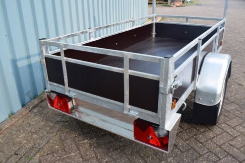 Aanhangwagens en carports, hekwerk en blokhutten, speelschommels als ook gereedschappen - 2