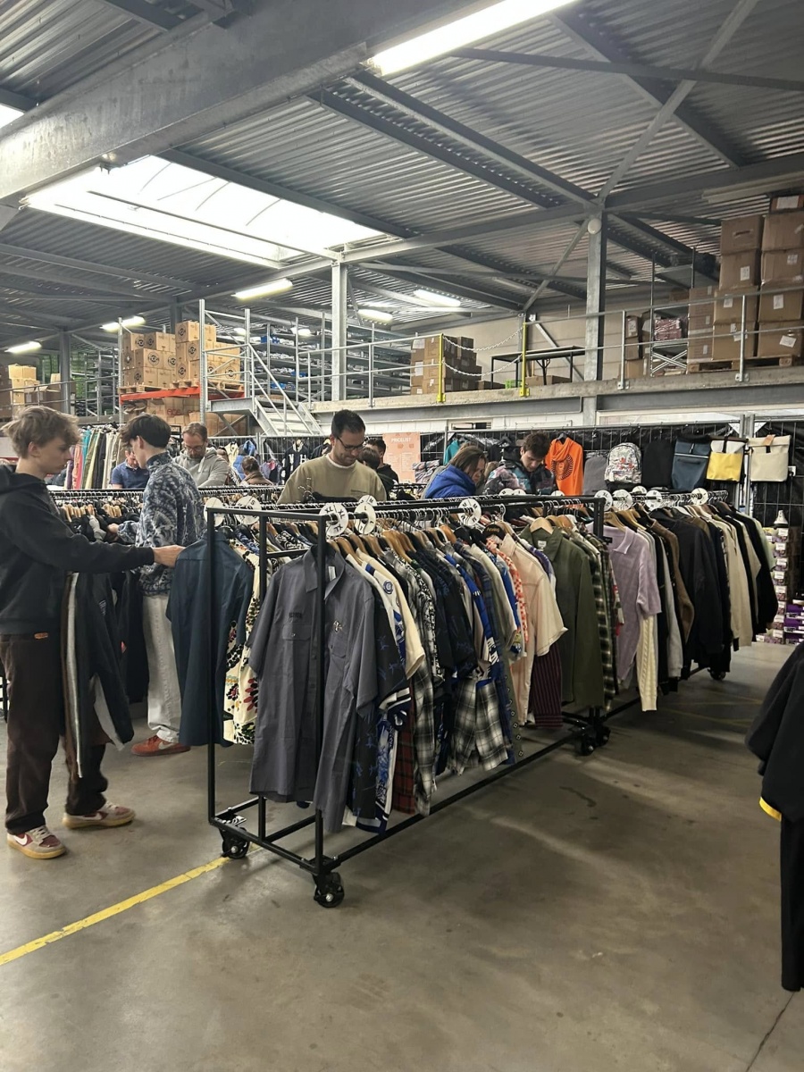 Hurray Distribution sample sale - 2