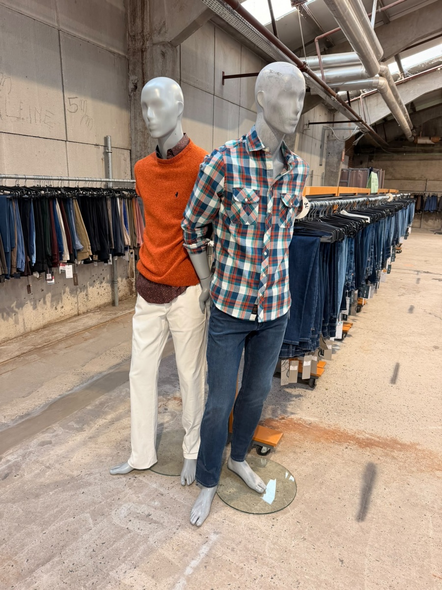 Grote stockverkoop Agora Outlet Center in Poperinge - 2