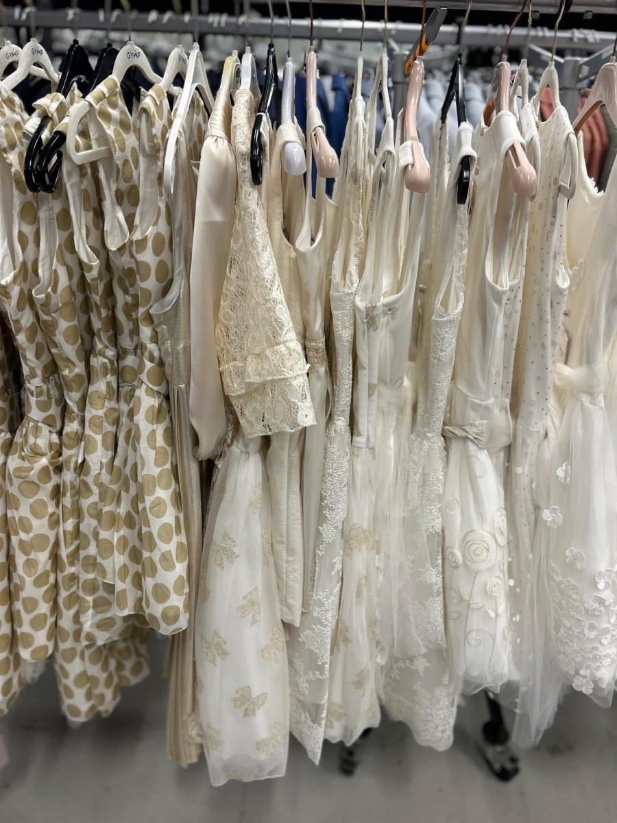 Multi merkenverkoop dameskledij en communiekledij - 3