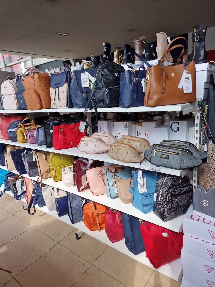 Stockverkoop merkschoenen, handtassen en kleding  - 2