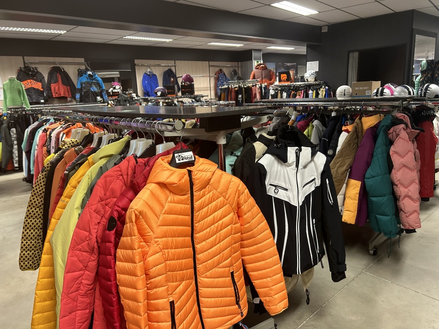 Skikleding stockverkoop: nieuwe afprijzing 