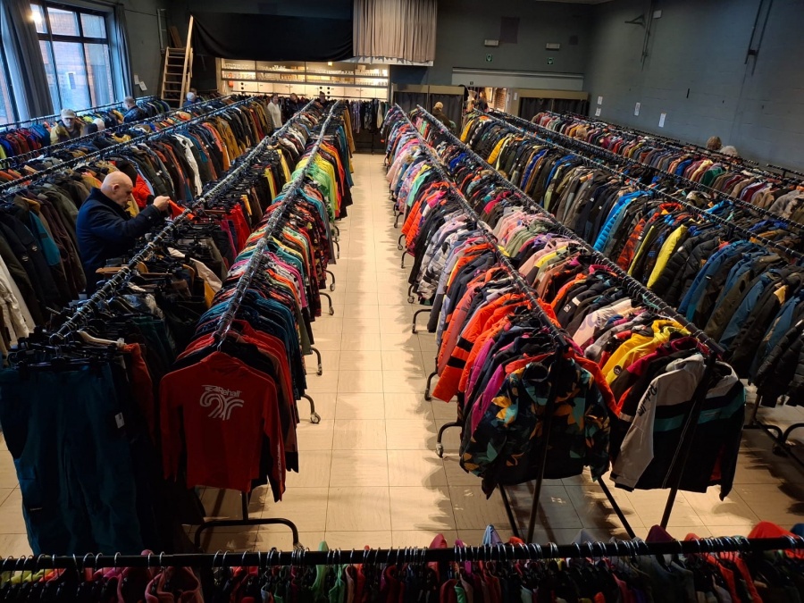WEGENS SUCCES ! Nieuwe stockverkoop ski- en outerwear  - 3