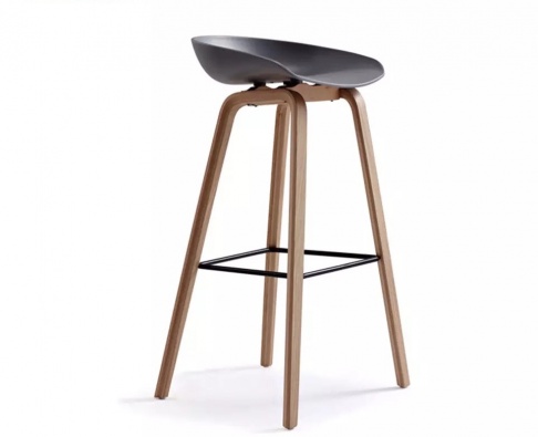 Verkoop van scandinavian style stoelen en barstoelen  - 2