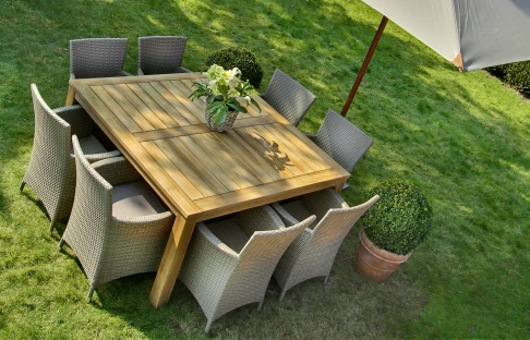 Stockverkoop teak- riet en wicker tuinmeubelen - 1