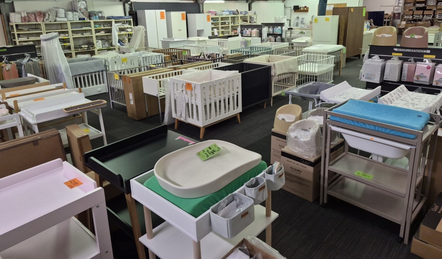 Totale uitverkoop babykamers & babyartikelen - Entrepot baby shop - 1