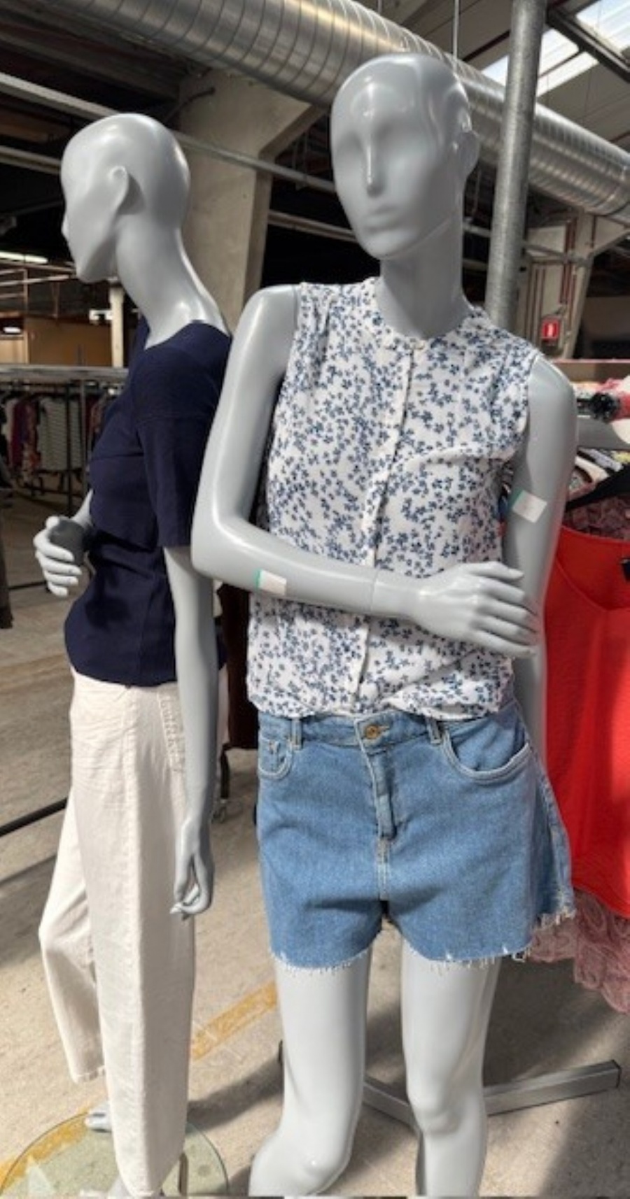 Agora Outlet Center stockverkoop kledij Poperinge