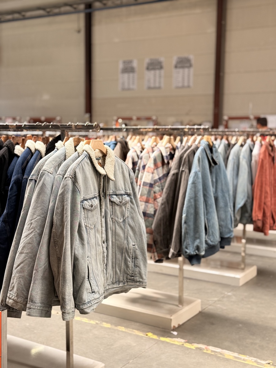 BE Stockverkoop Waregem – Kleding, schoenen, accessoires & meer