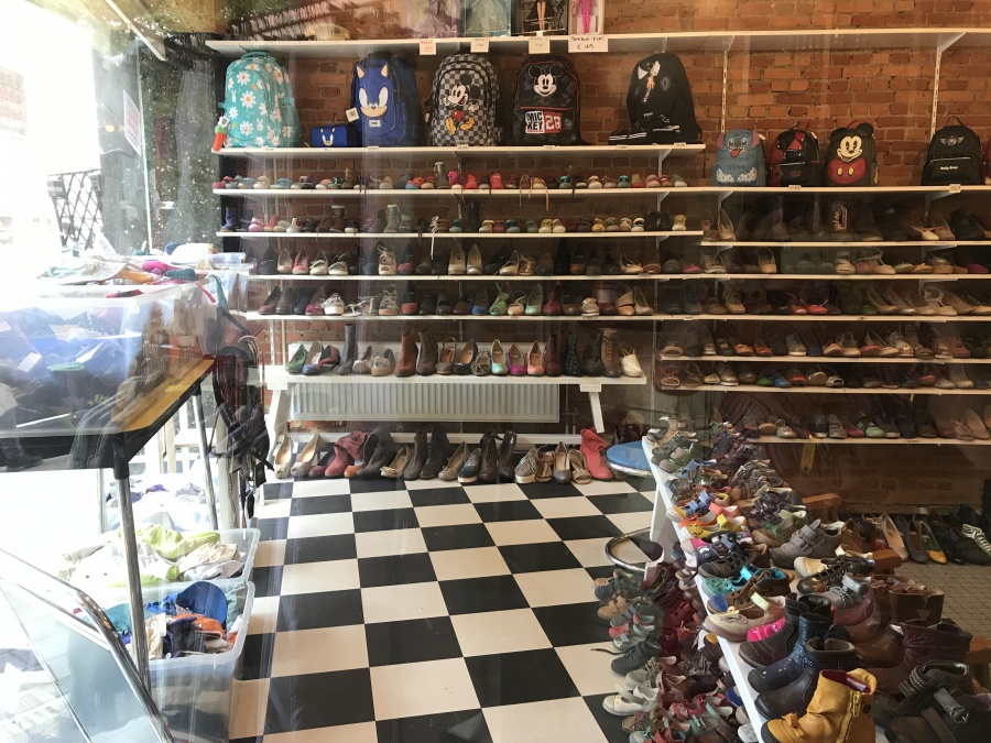 Opruiming! Kindermerkkleding 0-16j: 3€ pst. Kleedjes/tunique 5€pst. ALLE SCHOENEN 10€ pst. Accessoires 1€ pst( muts,sjaal,riem,haarband,..) MORTSEL vrijdag 4 juli 14-17u! - 3