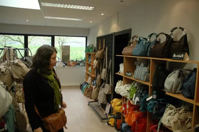 stockverkoop handtassen, bagage en reisartikelen - 3