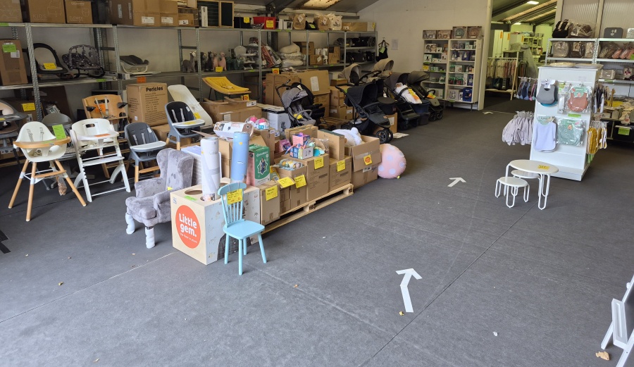 Totale uitverkoop babykamers & babyartikelen - Entrepot baby shop - 3