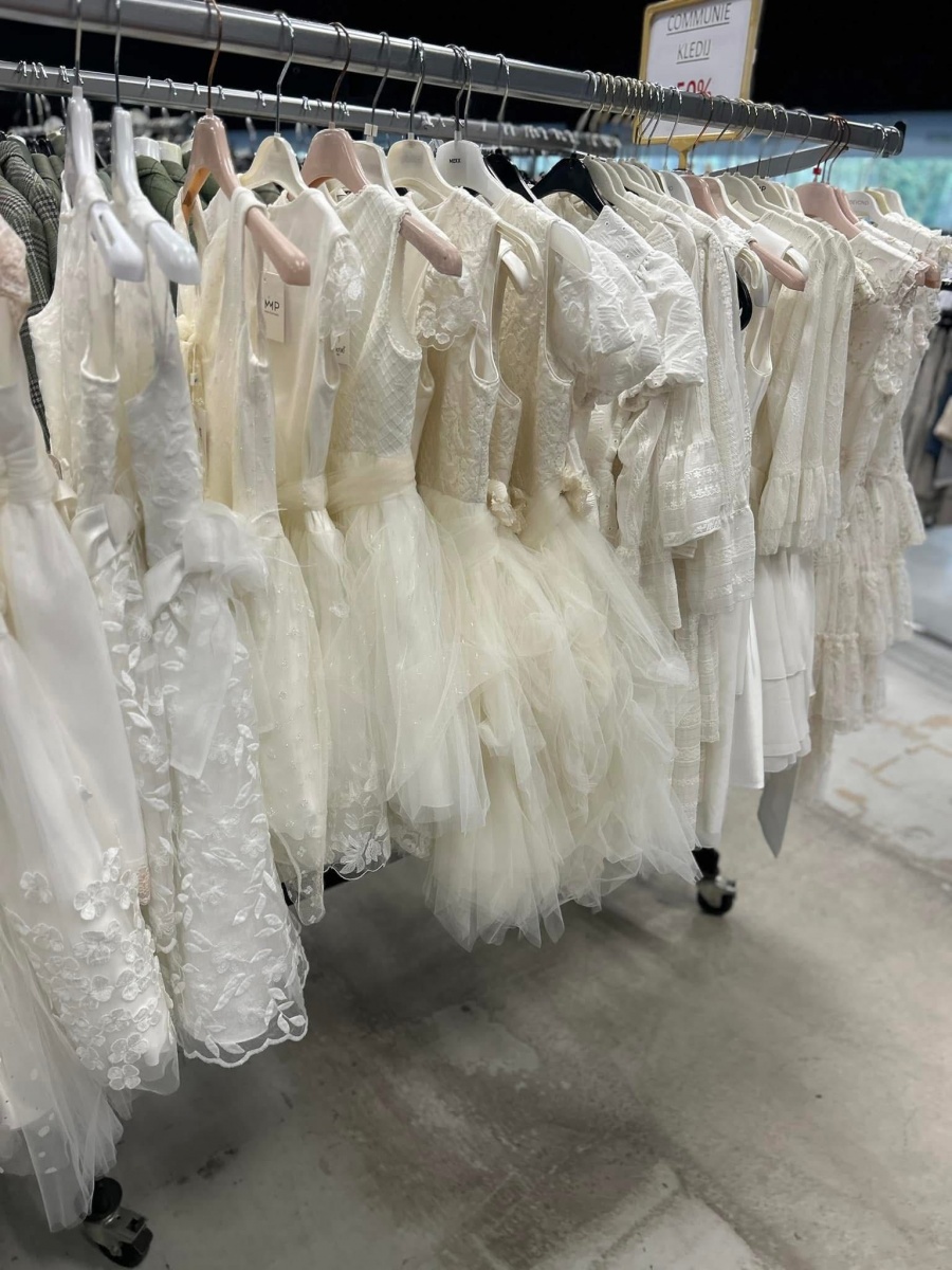 Multi merkenverkoop dameskledij en communiekledij - 4