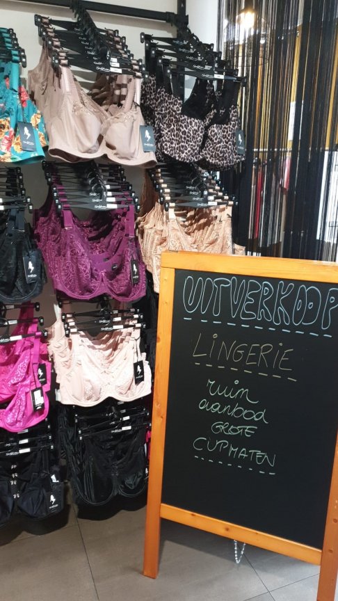 UITVERKOOP LINGERIE voor grote cupmaten