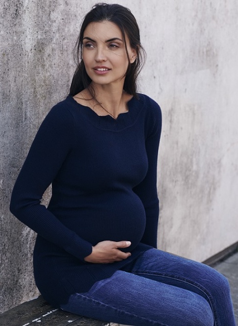 Outlet verkoop zwangerschapskleding in Gent op 4 november 2018.