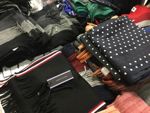 Totale uitverkoop uit faling: Kleding voor dames en heren + schoenen