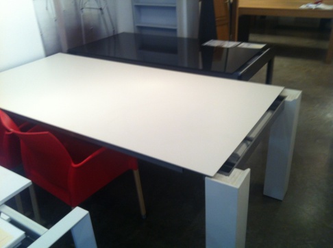 Leegverkoop filiaal tafels en stoelen - 3