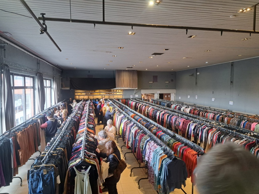 Stockverkoop merkkleding dames, heren en kinderen aan 10 euro/ stuk !!! - 2