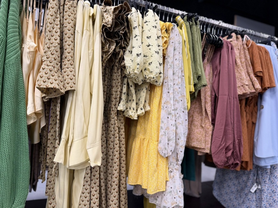 Multi merkenverkoop dameskledij en communiekledij