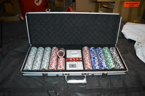 Overstocks van pokerkoffers en pokertafels - 1