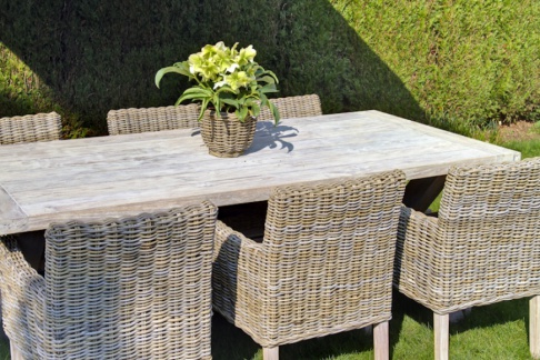 stockverkoop tuinmeubelen in teak, wicker en riet