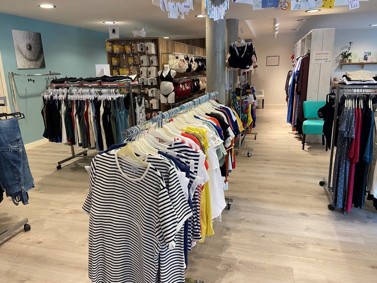 Stockverkoop zwangerschapskledij / borstvoedingskledij / babyartikels en accessoires bij Mamma Latte