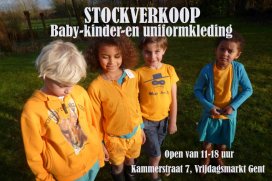 Zomerverkoop baby-kinder-en uniformkleding voor de scholen