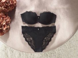 Privé stockverkoop lingerie en nachtmode