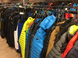 VERLENGD WEGENS SUCCES !!! stockverkoop ski/snowboardkleding aan -50%