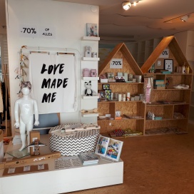 VERKOOP WEGENS SLUITING KIDSCONCEPTSTORE 'ROCKING POPCORN' ALLES -70%