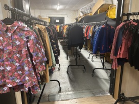 Koppelverkoop : op alle artikelen in de winkel en koopjeshal : 5 + 1 gratis ( goedkoopste artikel gratis )