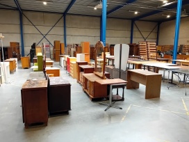 Sjans kringloopwinkel meubelen stockverkoop