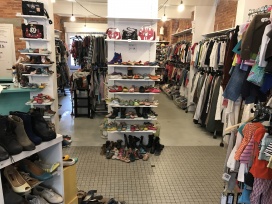 Opruiming! Kindermerkkleding 0-16j: 3€ pst. Kleedjes/tunique 5€pst. ALLE SCHOENEN 10€ pst. Accessoires 1€ pst( muts,sjaal,riem,haarband,..) MORTSEL vrijdag 4 juli 14-17u!