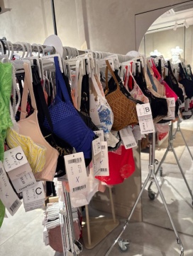 Sencis lingerie stockverkoop